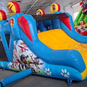 château gonflable pat'patrouille traversant parcours héros